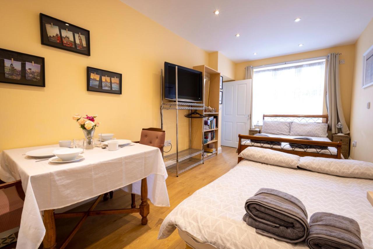 London Vegetarian Smoke & Pet Free En-Suite With Ev Parking Edgware Exterior photo